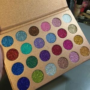 Jolie bomb dot com palette